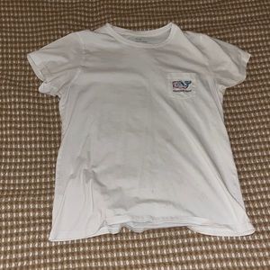 white vineyard vines t-shirt